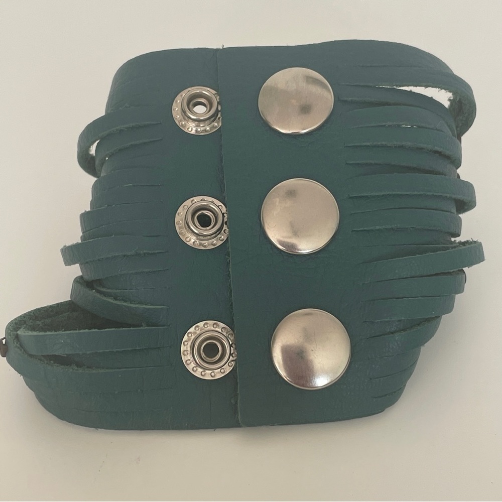 STUDDED TEAL GREEN LEATHER WRIST WRAP BRACELET WITH SNAP CLOSURE ADJUSTABLE EUC